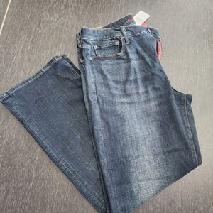 Lucky Brand Mens dark relaxed straight jeans with cool max technology.  nwt